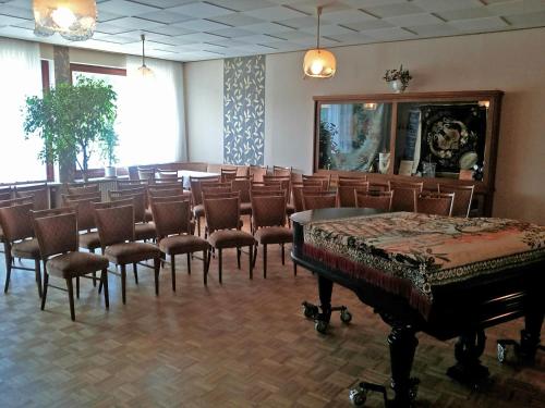 Darījumu centrs, Weigands Hotel Peter in Reinhardshagen