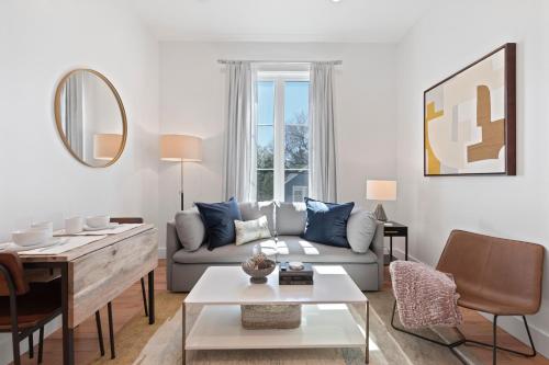 The Iris in 查爾斯頓城中心