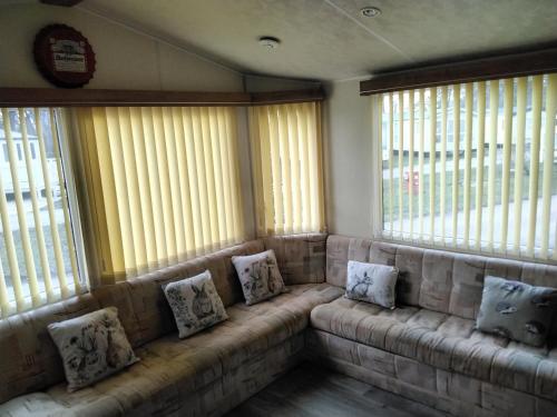 19 Laurel Close Highly recommended 6 berth holiday home with hot tub in prime location