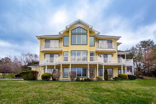 Sunny Ridge - Hot Tub, Gym, Jacuzzi Tub, Game Room in Pigeon Forge, USA