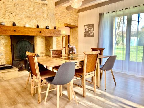 Instalaciones, Les Pierres De Tiphaine in Montignac