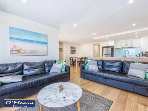 The Shoal 303 Air Conditioning WI-FI Netflix Views Linen and Lift - image 3