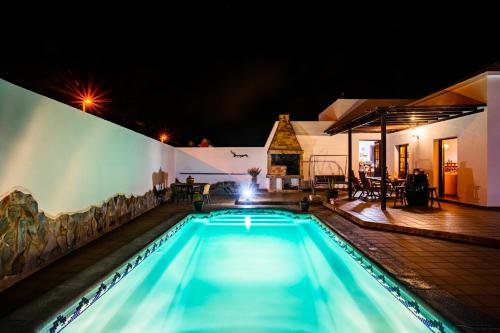 Eslanzarote Acoruma House, Super Wifi, Heated Pool