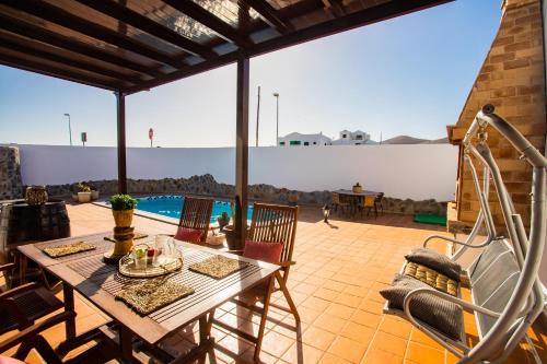 Eslanzarote Acoruma House, Super Wifi, Heated Pool