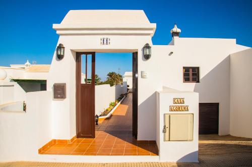 Pintu masuk, Eslanzarote Acoruma House, Super Wifi, Heated Pool in Guime