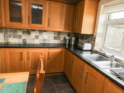 Llys Llywenan - image 12