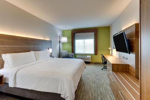 Holiday Inn Express & Suites Waxahachie, an IHG Hotel