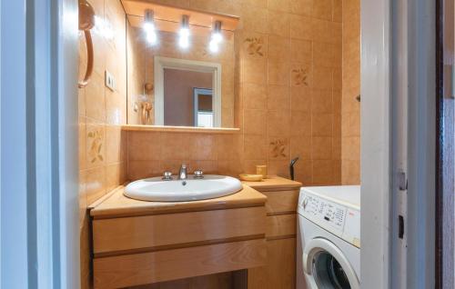 Bathroom, Nice apartment in Sal BS with 2 Bedrooms and WiFi in Salo