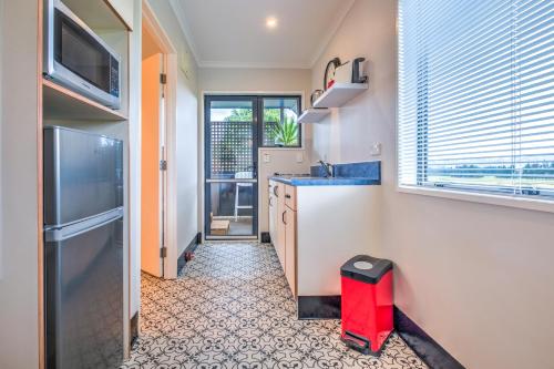 Kitchen, Hanmer Springs Scenic Views Motel in Hanmer Springs