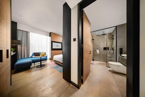 room detail thumbnail 1