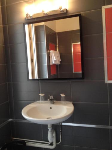 Vintimille Hotel - image 14