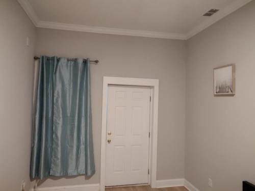 Lovely relax independent room in charleston scsc in Charleston, USA