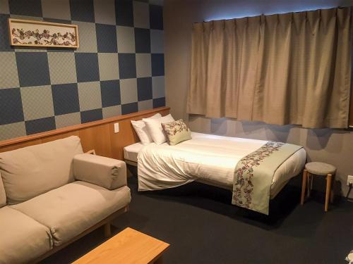 Kyoto Earth Hotel – Kyoto, IL