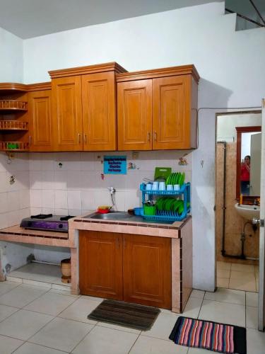 Kitchen, Villa Bukit Asri No 12 Berastagi View in Dolat Rayat