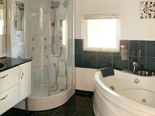  Three-Bedroom Holiday home in Rødby 14 in Rødbyhavn