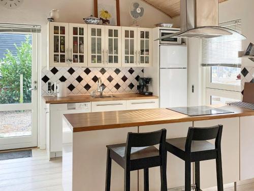 Three-Bedroom Holiday home in Rødby 14 - main image