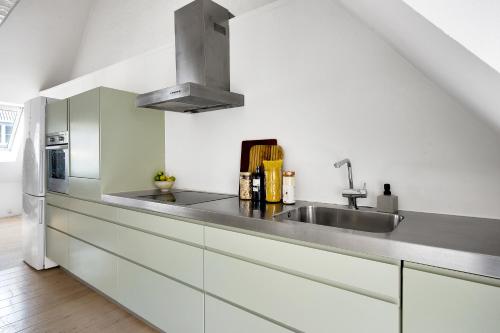 Sanders Main - Endearing Two-Bedroom Duplex Apartment with a Balcony Next to Magical Nyhavn, Kopenhagen (Foto 4)