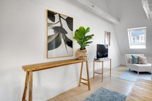 Sanders Main - Endearing Two-Bedroom Duplex Apartment with a Balcony Next to Magical Nyhavn, Kopenhagen (Foto 9)