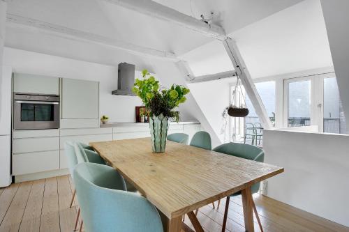 Sanders Main - Endearing Two-Bedroom Duplex Apartment with a Balcony Next to Magical Nyhavn, Kopenhagen (Foto 10)