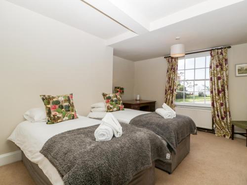 Hilltop House - image 13