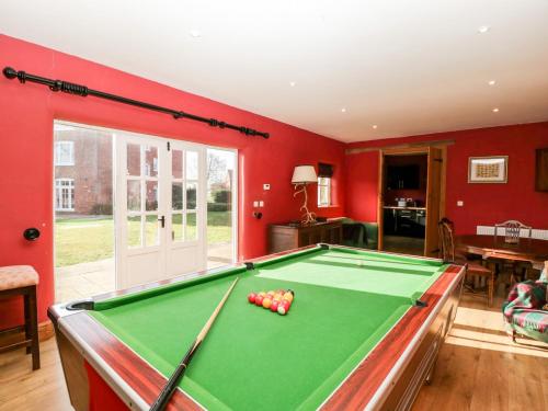 Hilltop House - image 9