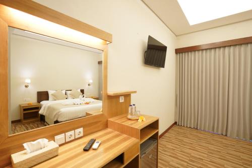 Double Room image 10