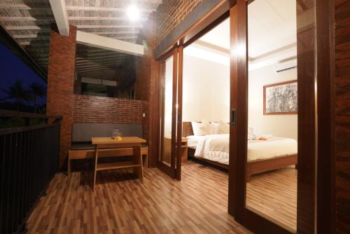 Double Room image 3