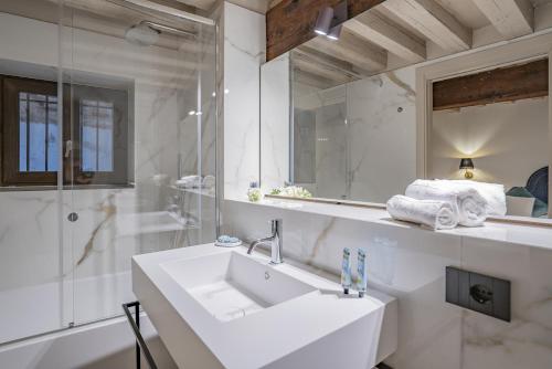 Two-Bedroom Apartment image 6