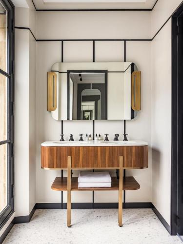 Le Saint Hotel Paris - image 12