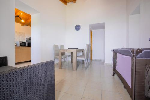 Létesítmények, At The Messinian's Bay in Agios Avgoustinos