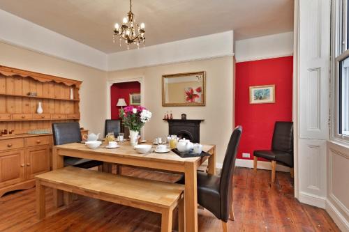 Finest Retreats - Adventure House