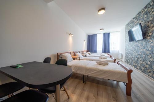 4 twin beds