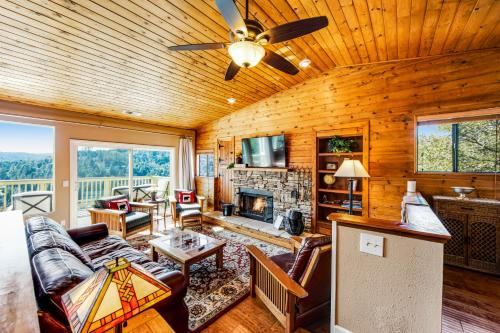 Gregory Getaway in Crestline, USA
