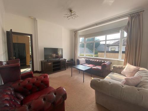 Spacious 3 Bedroom House with Private Garden & Parking gîte à louer Shawlands