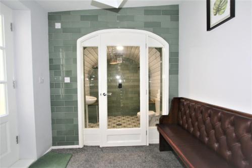 Central Serviced Apartments by Roomsbooked - image 12