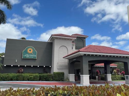 La Quinta Inn & Suites by Wyndham Fort Lauderdale Cypress Creek