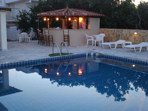 Golden Beach Hotel in Souvala