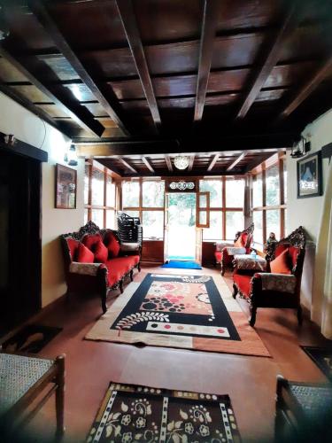 Sardar Bahadur's Heritage Bungalow Estate Stay
