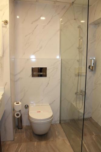 Double or Twin Room image 6