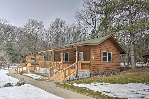 Woodsy Wisconsin Dells Studio with Grill and Deck - Apartment - Wisconsin Dells