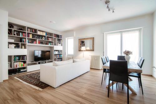 Piazza Roma - The House Of Travelers