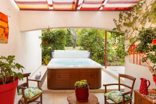 Sumptuous House Of 120m With Garden And Jacuzzi - Location saisonnière - Carcassonne