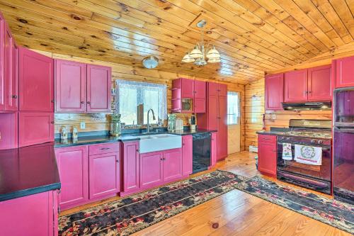 Bemus Point Retreat about 3 Mi to Chautauqua Lake in Bemus Point, USA