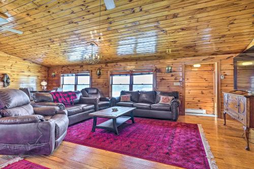 Bemus Point Retreat about 3 Mi to Chautauqua Lake in Bemus Point, USA