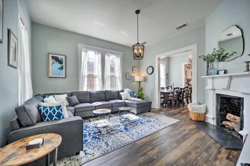 Spacious Abode, Walk to Texas Heroes Square!, Gonzales