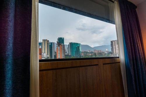 Luxury Suite in El Poblado Co-Work, Gym, Fast WiFi