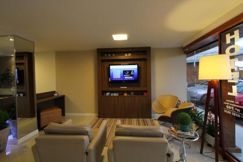 Shared lounge/TV area, Hotel Don Zepe in Lagoa da Conceicao