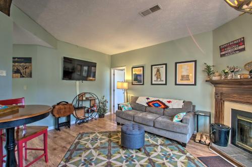 Wintergreen Resort Mountain Condo with Pool Access! in Lyndhurst, USA