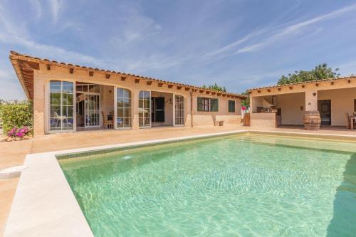  Acogedora finca con piscina in Lloseta