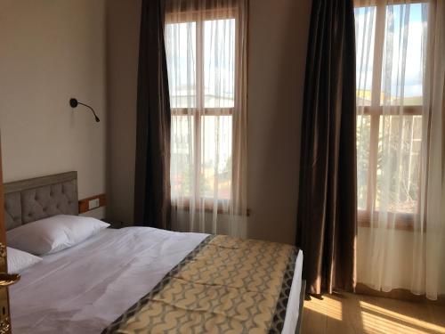 Quadruple Room with Balcony image 7